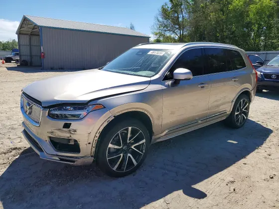 2024 Volvo XC90 Plus Bright Theme