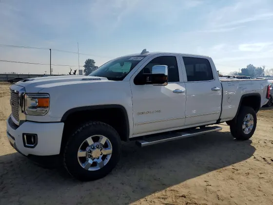 2017 GMC Sierra 3500HD Denali