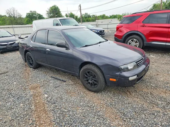 1997 Nissan Altima XE