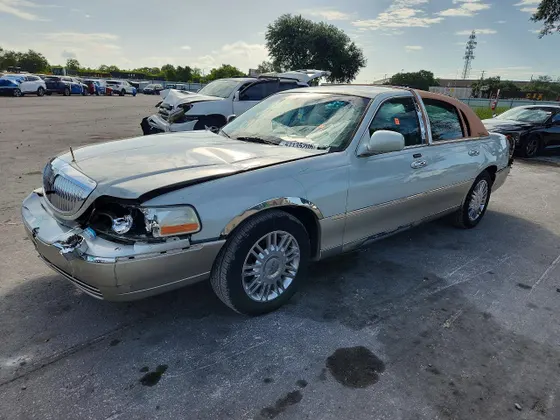 2006 Lincoln Town Car Designer Series