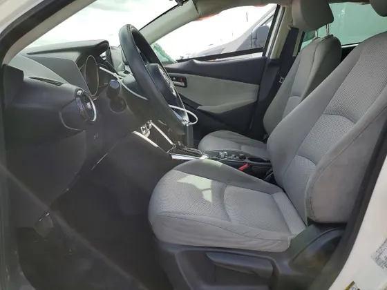 2020 Toyota Yaris Hatchback LE