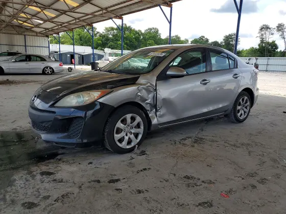 2013 Mazda Mazda3 i Sport