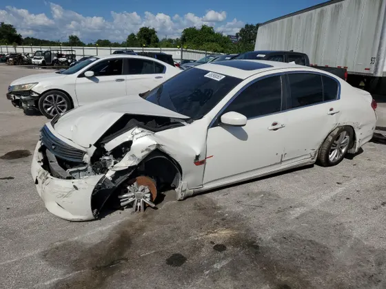 2015 INFINITI Q40