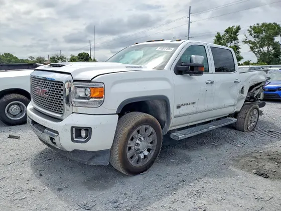 2017 GMC Sierra 2500HD Denali