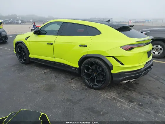 2023 Lamborghini Urus Performante