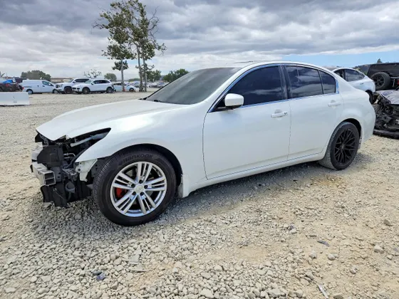 2013 INFINITI G37 Sedan Journey