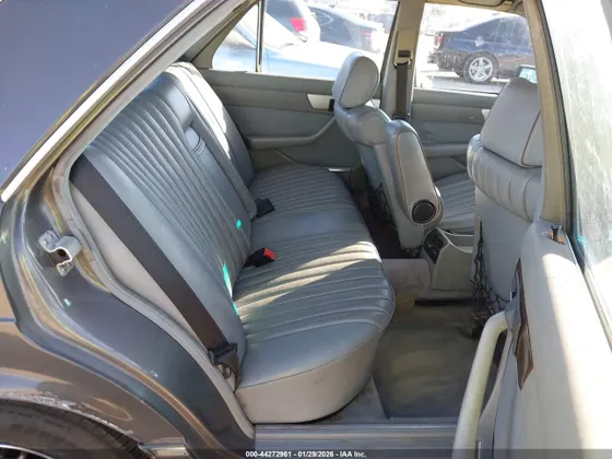 1984 Mercedes-Benz 300 Series 300SD