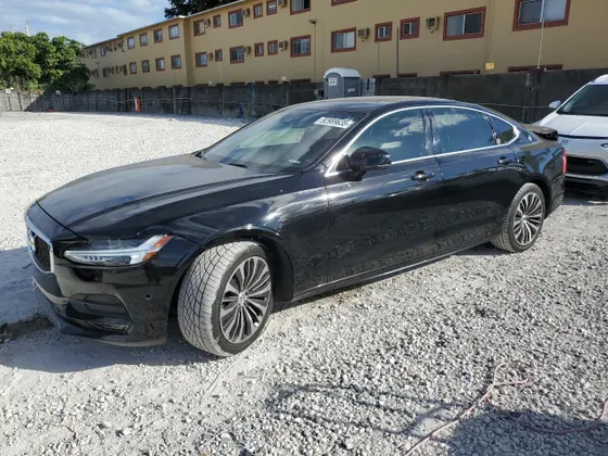 2020 Volvo S90 Momentum