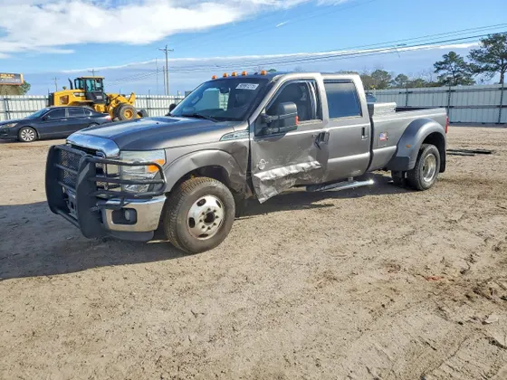 2014 Ford Super Duty F-350 DRW Platinum