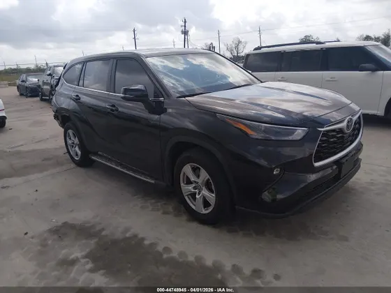 2025 Toyota Highlander LE