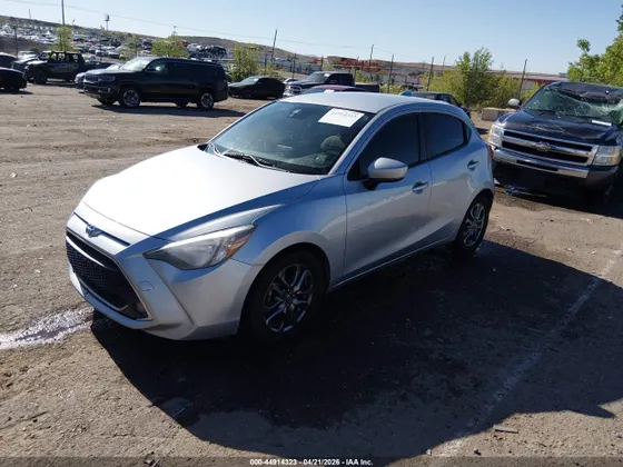 2020 Toyota Yaris Hatchback LE