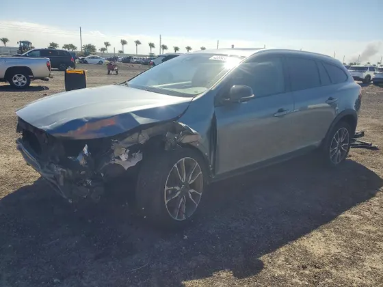 2018 Volvo V60 Cross Country