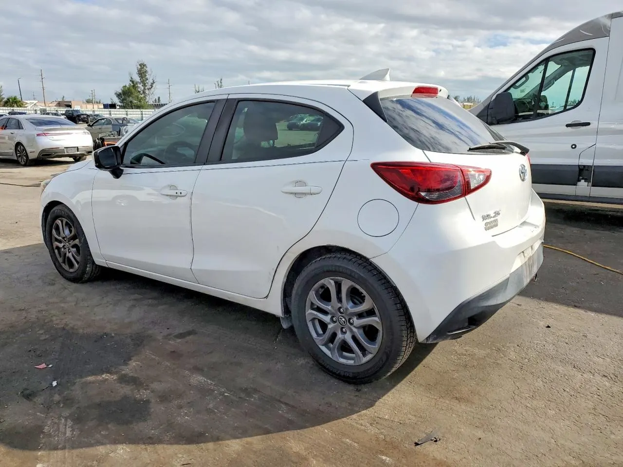 2020 Toyota Yaris Hatchback LE