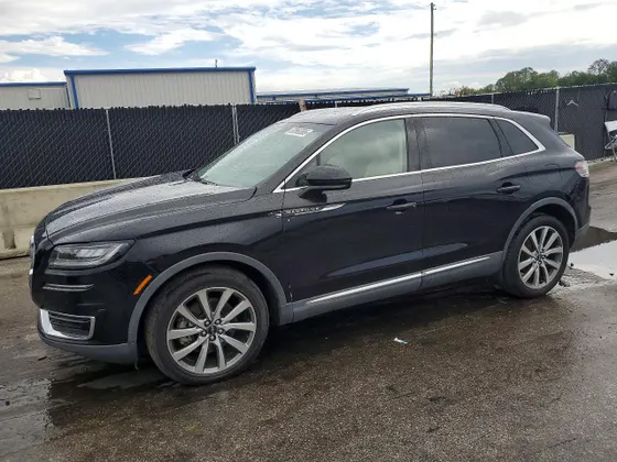 2019 Lincoln Nautilus Select