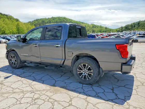 2021 Nissan Titan SV
