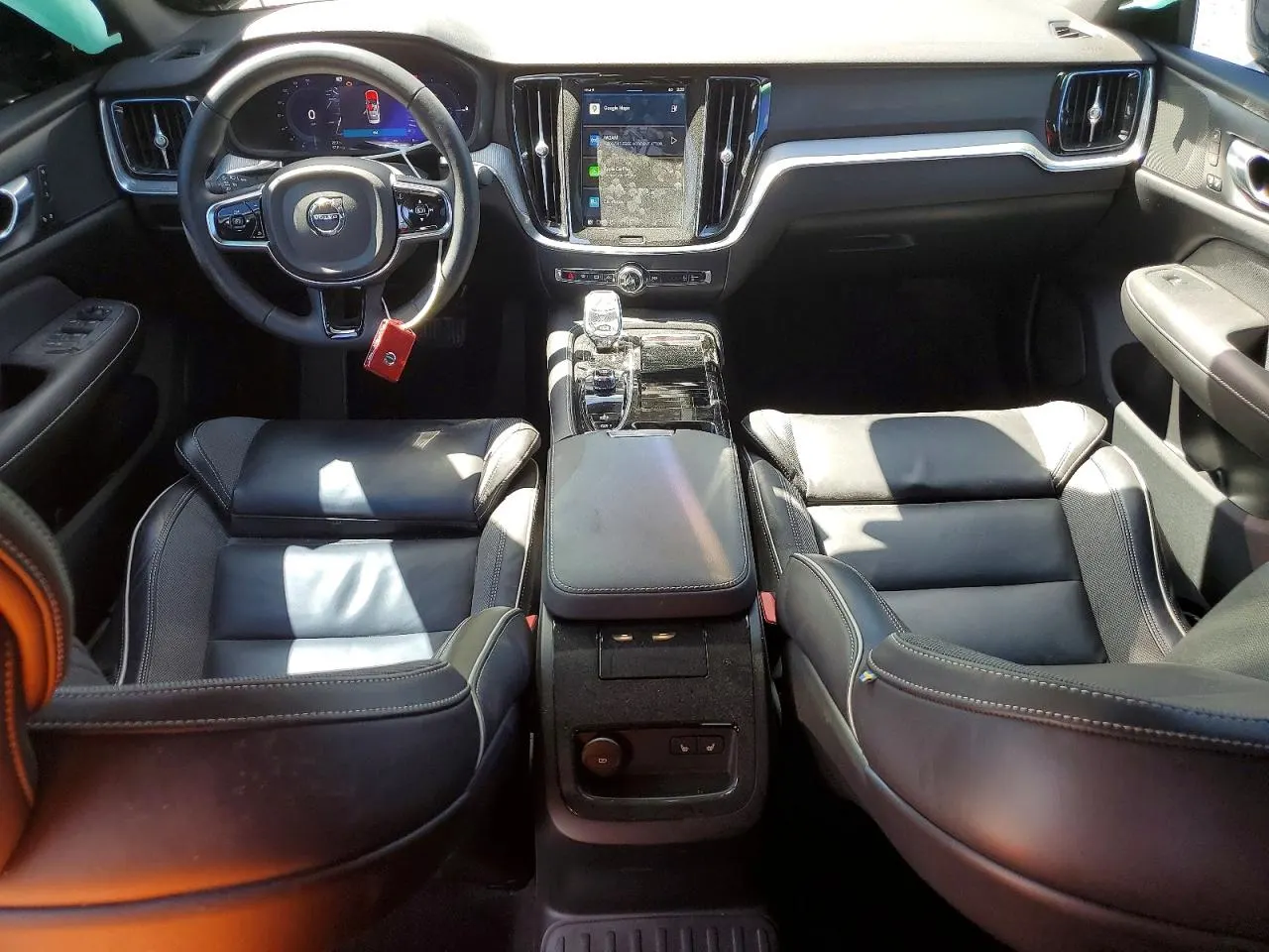 2024 Volvo S60 Recharge Plug-In Hybrid Plus Black Edition
