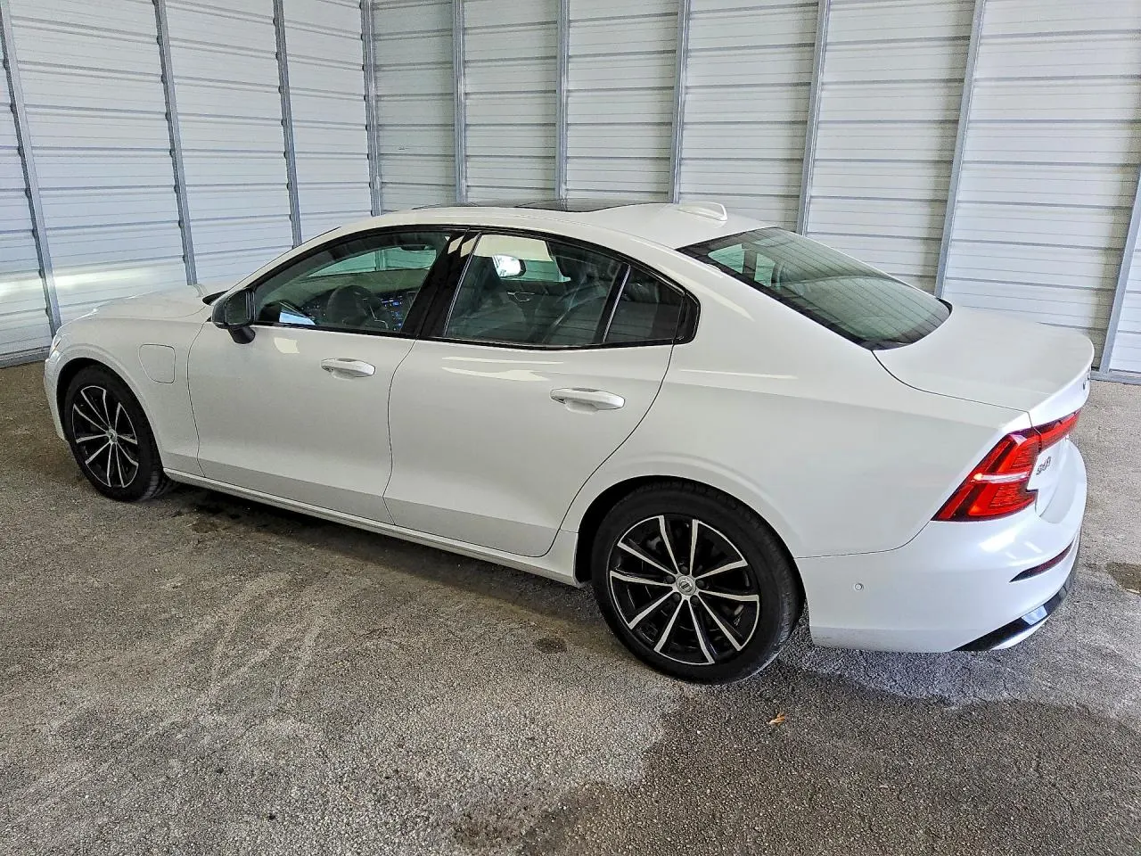 2023 Volvo S60 Recharge Plug-In Hybrid Plus Dark Theme