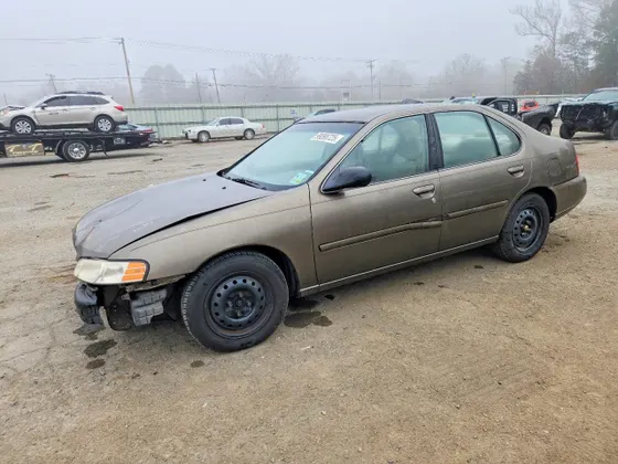 2000 Nissan Altima XE