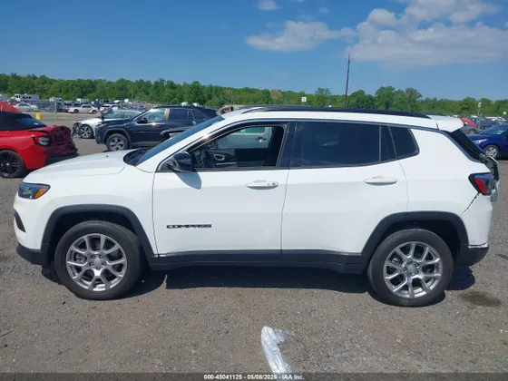 2023 Jeep Compass Latitude Lux