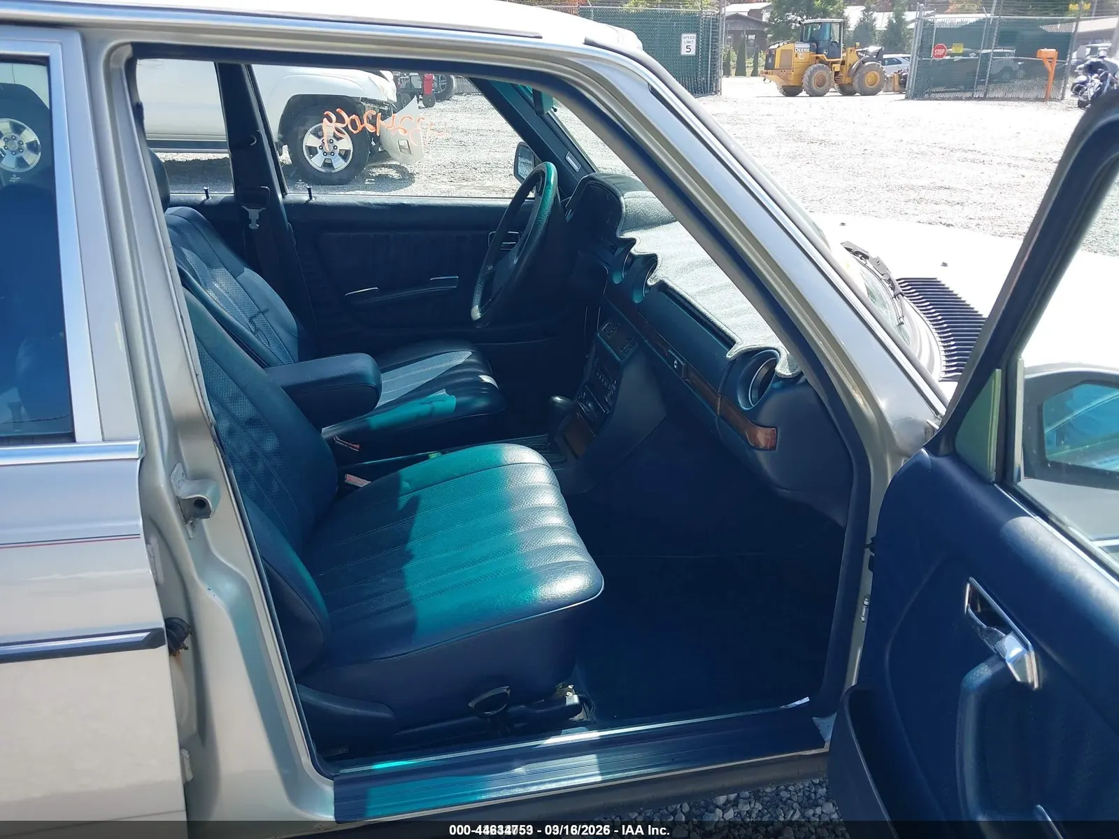 1983 Mercedes-Benz 300 Series 300D-T