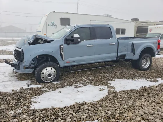 2026 Ford Super Duty F-450 DRW LARIAT