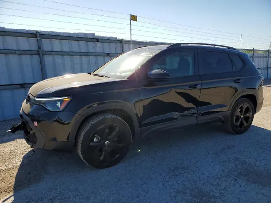 2026 Volkswagen Taos SE Black