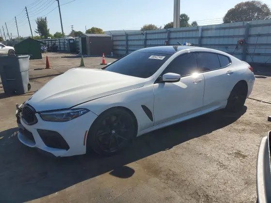 2022 BMW 8 Series M850i