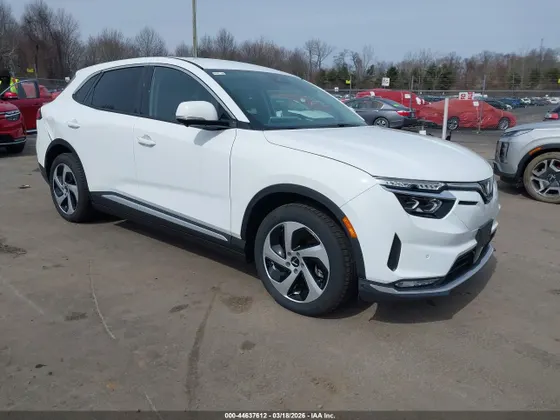 2025 VinFast VF 8 Eco