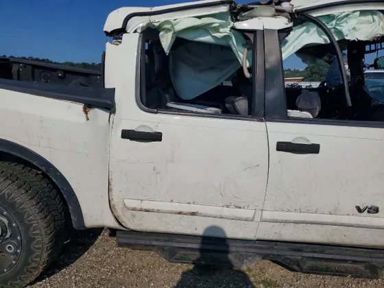 2015 Nissan Titan SV