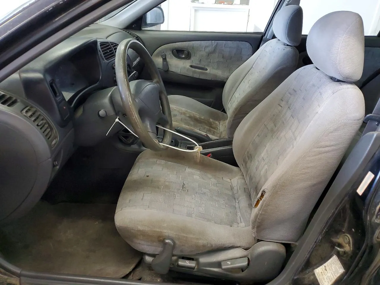 1998 Mitsubishi Mirage DE