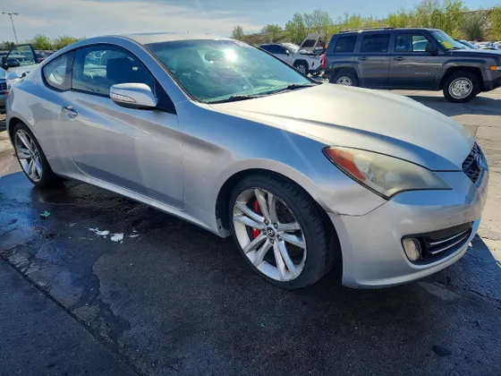 2010 Hyundai Genesis Coupe Grand Touring w/Nav