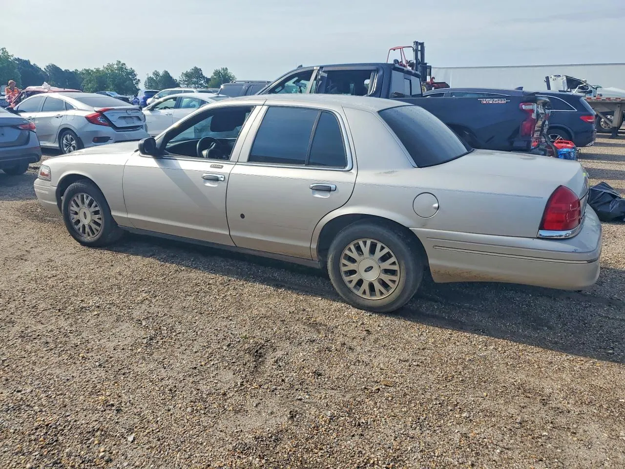 2004 Ford Crown Victoria LX