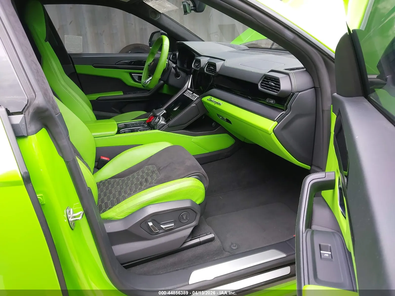 2022 Lamborghini Urus GRAPHITE CAPSULE/PEARL CAPSULE