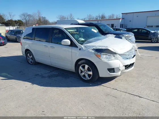 2010 Volkswagen Routan SE