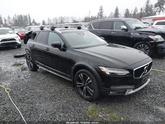 2019 Volvo V90 Cross Country T5