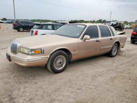 1996 Lincoln Town Car Signature