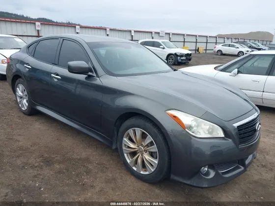 2011 INFINITI M56