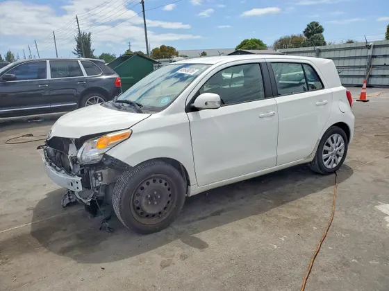2010 Scion xD