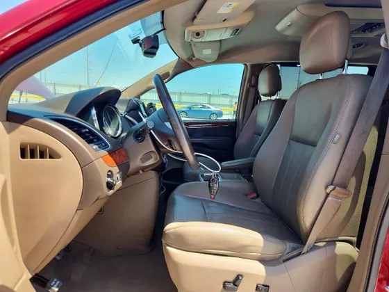 2013 Chrysler Town & Country Touring