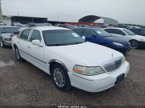 2010 Lincoln Town Car Signature Limited