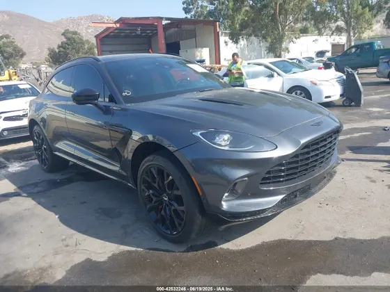 2021 Aston Martin DBX