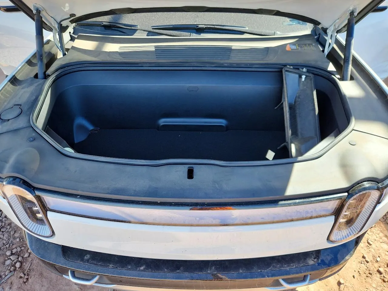 2024 Rivian R1S Adventure