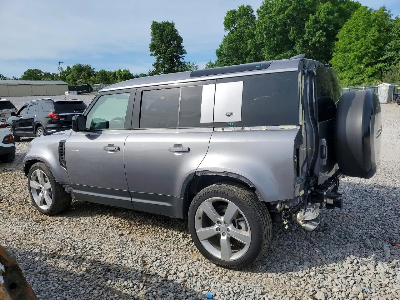 2024 Land Rover Defender SE