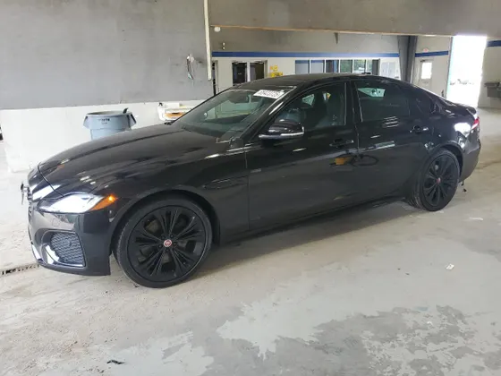 2022 Jaguar XF R-Dynamic SE
