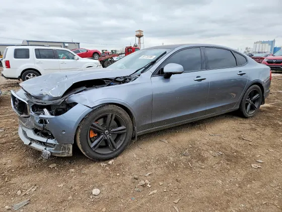 2018 Volvo S90 Momentum