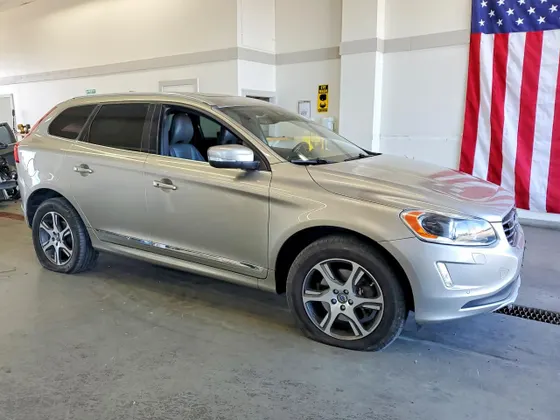 2015 Volvo XC60 T6 Platinum