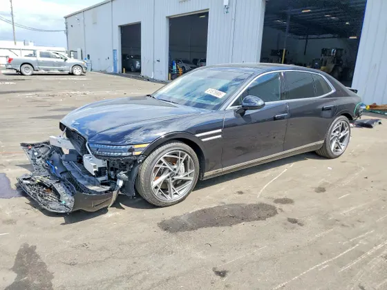2025 Genesis G90