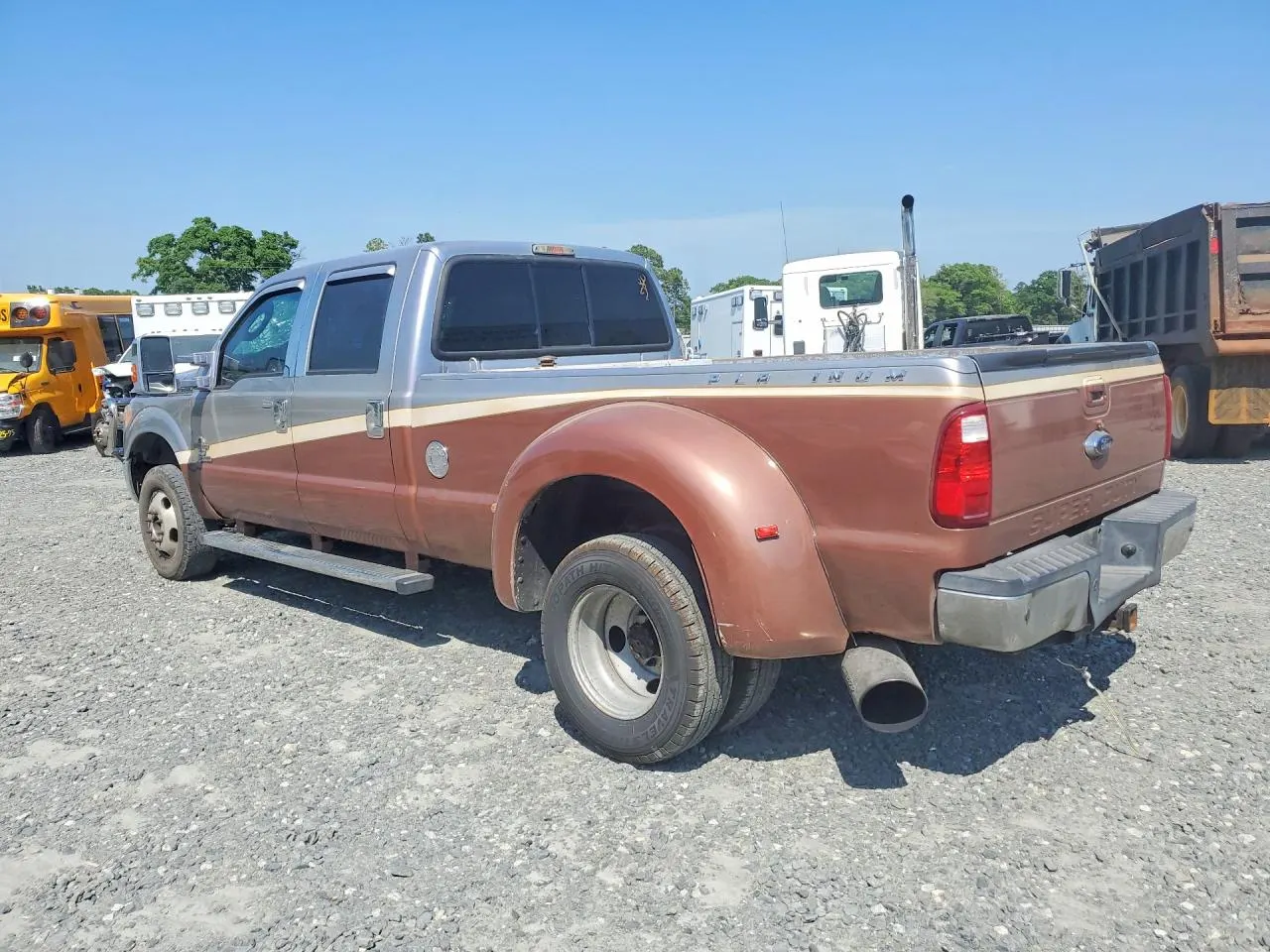 2006 Ford Super Duty F-350 DRW XL
