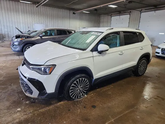 2026 Volkswagen Taos SE