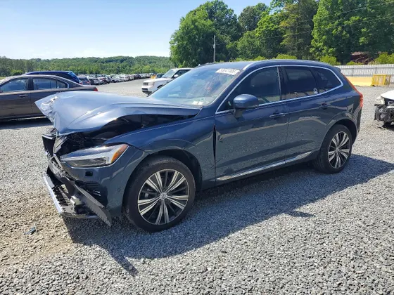 2023 Volvo XC60 Plus Bright Theme
